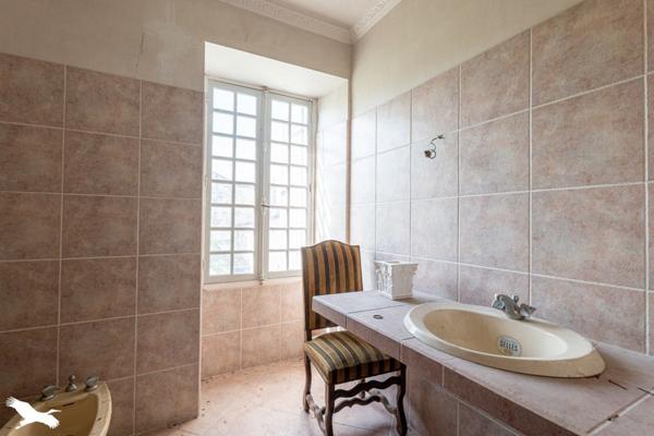 Maison à vendre 210 400 € Pérignac 10 p 246 m² DPE F