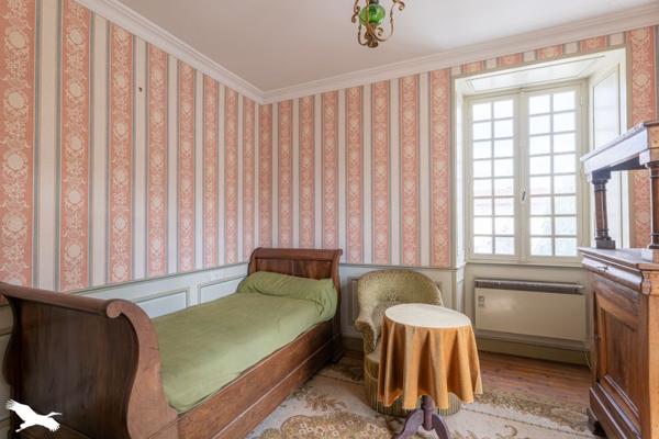 Maison à vendre 210 400 € Pérignac 10 p 246 m² DPE F