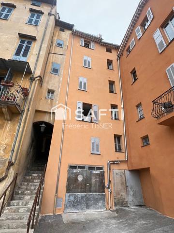 Grasse Vieille ville : Immeuble avec 3 lots d'habitation.