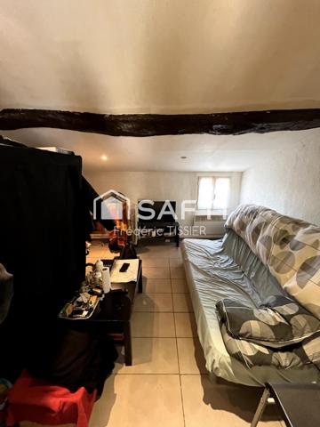 Grasse Vieille ville : Immeuble avec 3 lots d'habitation.