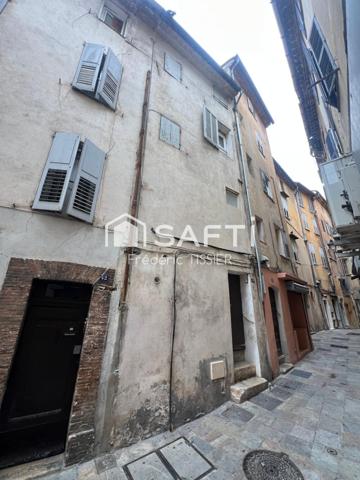 Grasse Vieille ville : Immeuble avec 3 lots d'habitation.