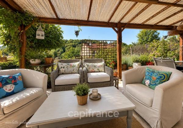 Élégante maison à vendre 5 pièces rénovée entre Beaulieu-sur-Dordogne et les gorges de la Cère