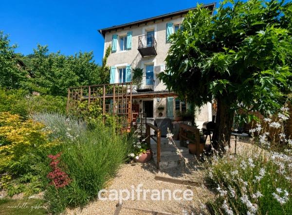 Élégante maison à vendre 5 pièces rénovée entre Beaulieu-sur-Dordogne et les gorges de la Cère