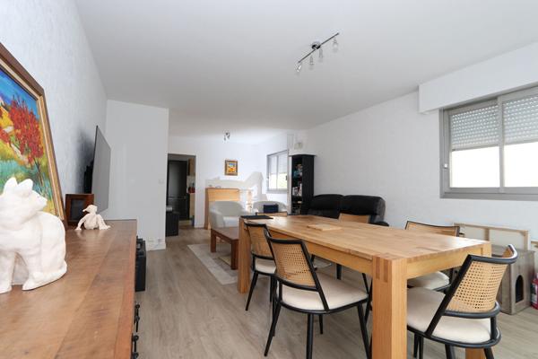 Appartement T3 de 74 m² , garage fermé, deux places de stationnement et cave