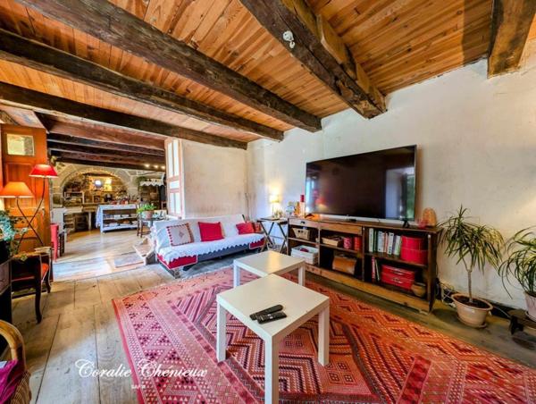 Jolie maison auvergnate avec grange et terrain