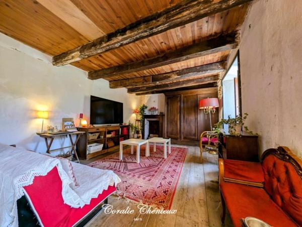 Jolie maison auvergnate avec grange et terrain