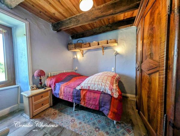 Jolie maison auvergnate avec grange et terrain