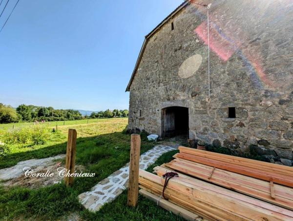 Jolie maison auvergnate avec grange et terrain