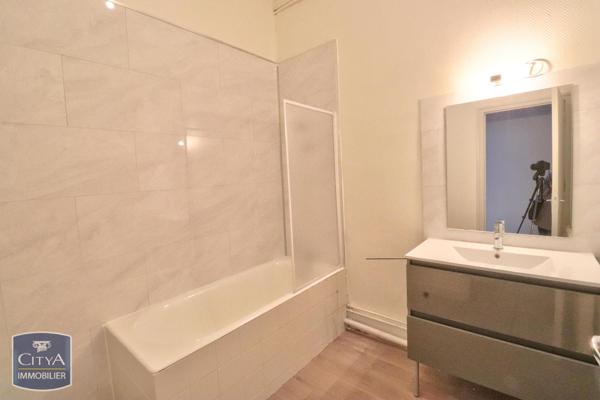 Appartement à louer 2 pièces 59.01m²