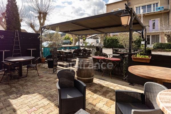 Bar restaurant à vendre Licence IV avec logement et terrasse – Lalevade d’Ardèche
