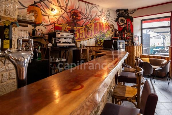 Bar restaurant à vendre Licence IV avec logement et terrasse – Lalevade d’Ardèche