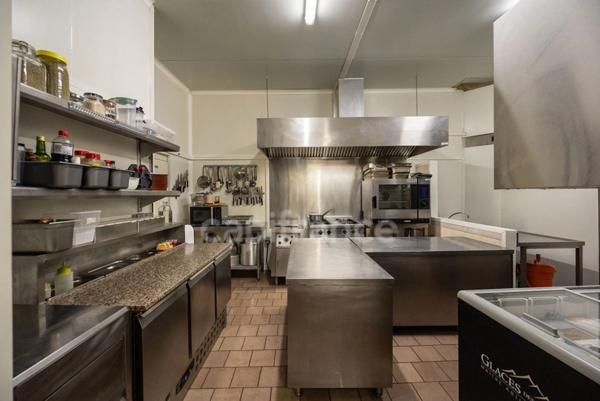 Bar restaurant à vendre Licence IV avec logement et terrasse – Lalevade d’Ardèche