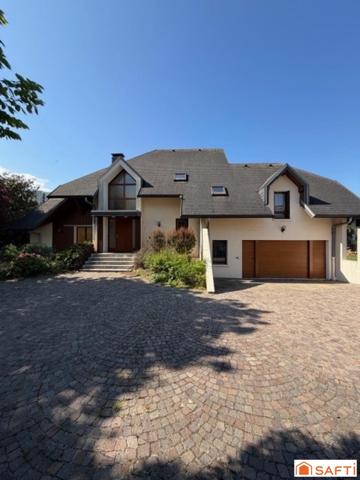 Maison d’architecte traditionnelle construite dans les années 80