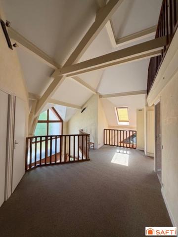 Maison d’architecte traditionnelle construite dans les années 80