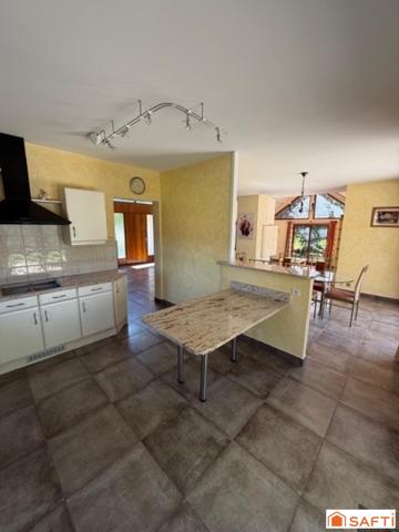 Maison d’architecte traditionnelle construite dans les années 80