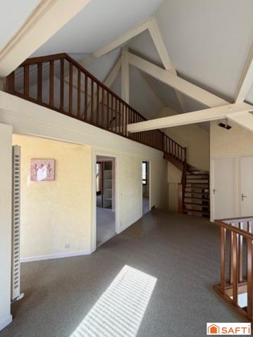 Maison d’architecte traditionnelle construite dans les années 80