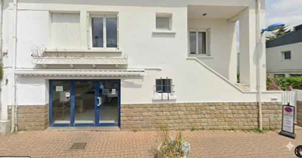 Local commercial 45 m2 centre village, proche tout autre commerces, écoles, médecins.