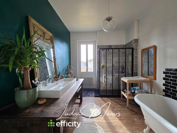Maison
         7 pièces
        - 200 m² Exclusivité 195 000 € *