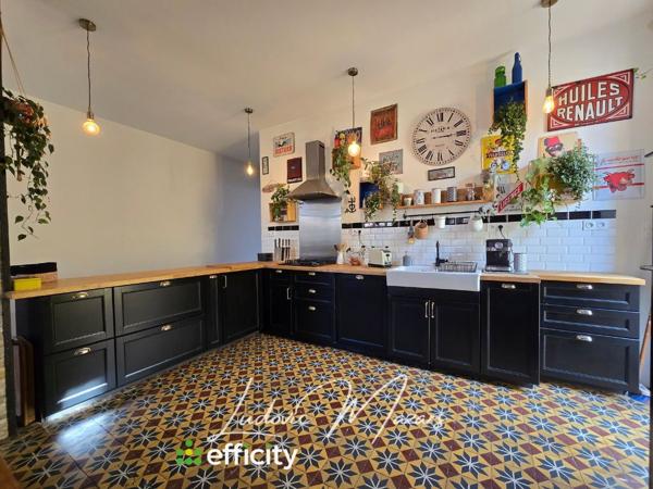 Maison
         7 pièces
        - 200 m² Exclusivité 195 000 € *