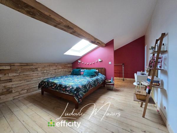 Maison
         7 pièces
        - 200 m² Exclusivité 195 000 € *