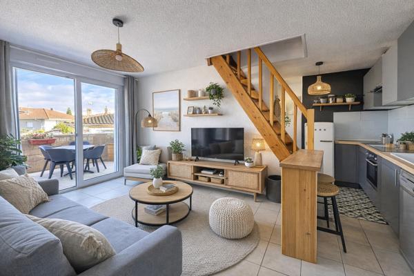 DUPLEX AVEC BALCON AU C?UR DU CENTRE À 50M DU BASSIN