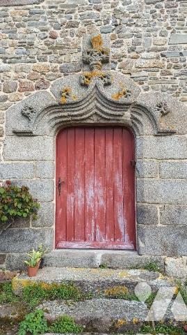 Propriété indépendante sur la commune de COMBOURG, comprenant :

A l'est, un manoir ancien de...