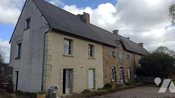 Propriété indépendante sur la commune de COMBOURG, comprenant :

A l'est, un manoir ancien de...