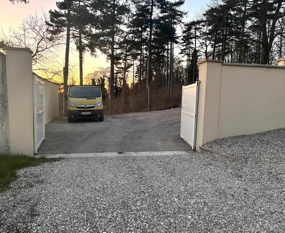 Local/bureau à louer GUERVILLE (78) 117 m² - GARAGE - BUREAU - SANITAIRES DOUCHE ET WC -