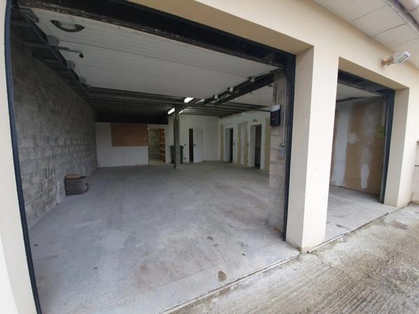 Local/bureau à louer GUERVILLE (78) 117 m² - GARAGE - BUREAU - SANITAIRES DOUCHE ET WC -