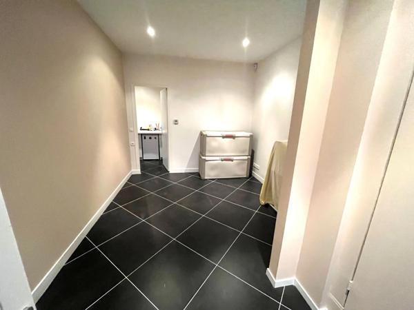 Local/bureau à louer GUERVILLE (78) 117 m² - GARAGE - BUREAU - SANITAIRES DOUCHE ET WC -