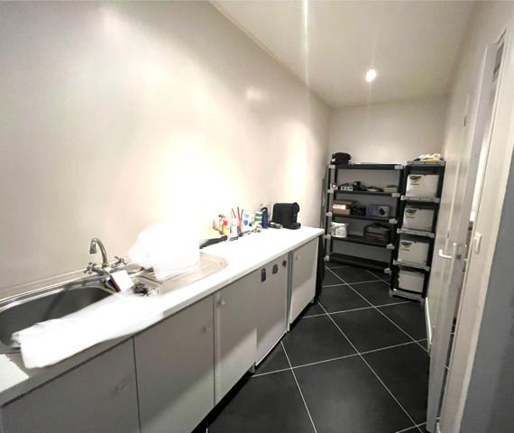 Local/bureau à louer GUERVILLE (78) 117 m² - GARAGE - BUREAU - SANITAIRES DOUCHE ET WC -