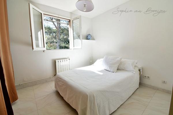 Maison à vendre à pied du village BOUC BEL AIR (13), vue nature, 160 m2, 5 chambres, piscine, jardin 500 m2, sous-sol