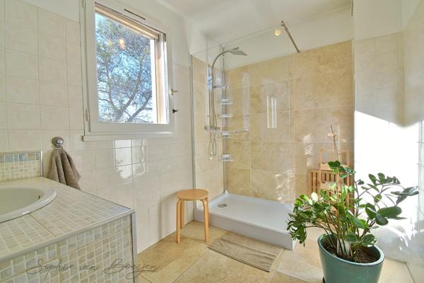 Maison à vendre à pied du village BOUC BEL AIR (13), vue nature, 160 m2, 5 chambres, piscine, jardin 500 m2, sous-sol