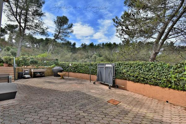 Maison à vendre à pied du village BOUC BEL AIR (13), vue nature, 160 m2, 5 chambres, piscine, jardin 500 m2, sous-sol