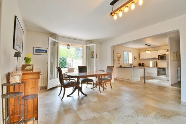 Maison à vendre à pied du village BOUC BEL AIR (13), vue nature, 160 m2, 5 chambres, piscine, jardin 500 m2, sous-sol