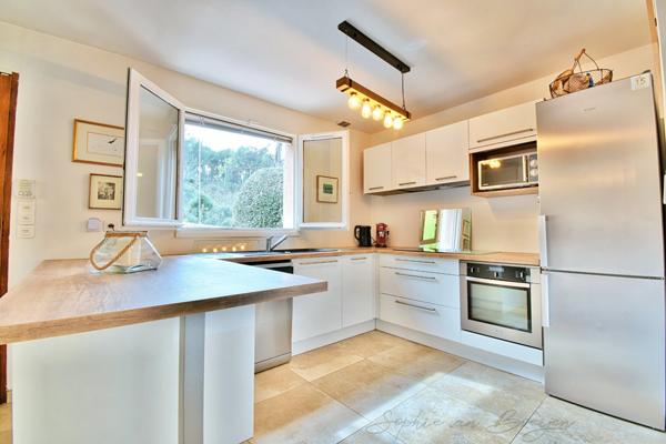 Maison à vendre à pied du village BOUC BEL AIR (13), vue nature, 160 m2, 5 chambres, piscine, jardin 500 m2, sous-sol