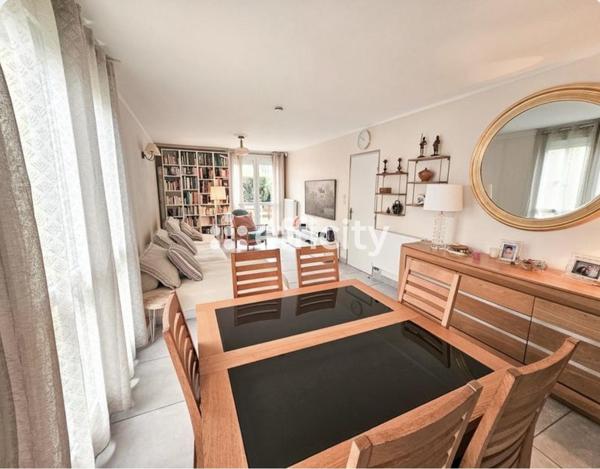 Appartement
         4 pièces
        - 84 m² Exclusivité