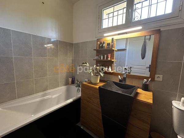Vente
                Maison283 m² - 8 Pièces -
                    LA TREMBLADE (17390)