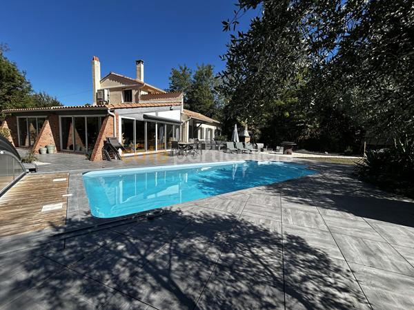 Vente
                Maison283 m² - 8 Pièces -
                    LA TREMBLADE (17390)