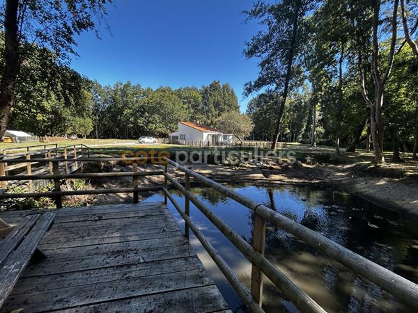 Vente
                Maison283 m² - 8 Pièces -
                    LA TREMBLADE (17390)