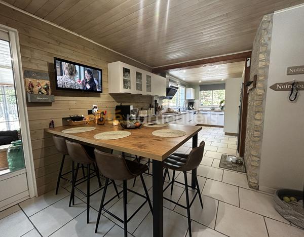 Vente
                Maison283 m² - 8 Pièces -
                    LA TREMBLADE (17390)