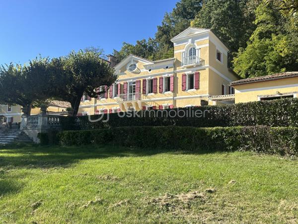 Maison de 722,60 m²