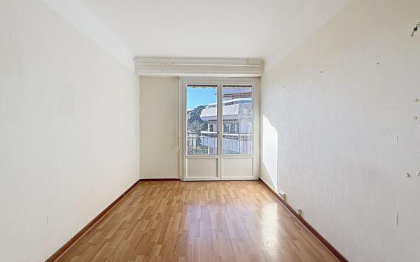 Appartement à vendre    8 pièces • 167 m2 Pau