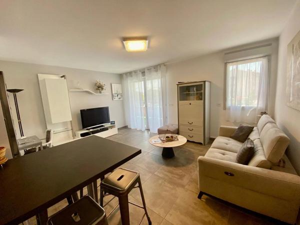 Vente                                                      Appartement
                        
                     3 pièces                      62 m2                     à Bormes-les-Mimosas