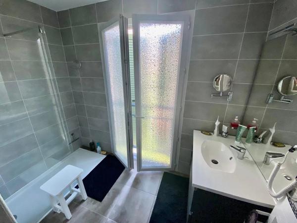 Vente                                                      Appartement
                        
                     3 pièces                      62 m2                     à Bormes-les-Mimosas