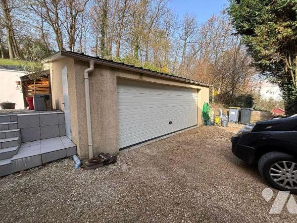 Venez découvrir ce pavillon de 1983 entièrement rénové.

Dès l'entrée, vous apprécierez les v...