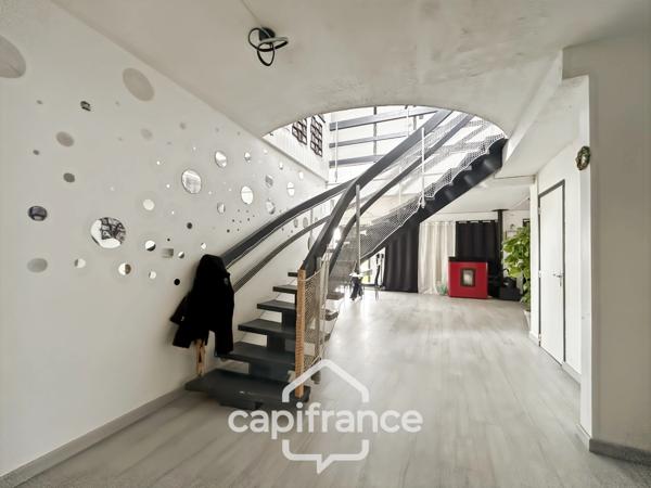 Bien d'exception : Loft familial de 254 m², 6 chambres, terrain clos de 1 900 m²