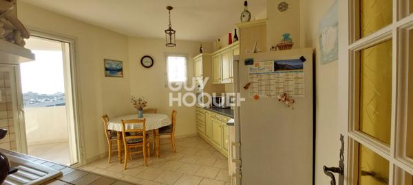 Carpentras, Appartement de 87 m² - Dernier étage avec ascenseur - Terrasse - Stationnement privatif et Garage