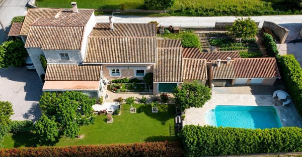 Sauveterre - Maison rénovée avec piscine et bureau