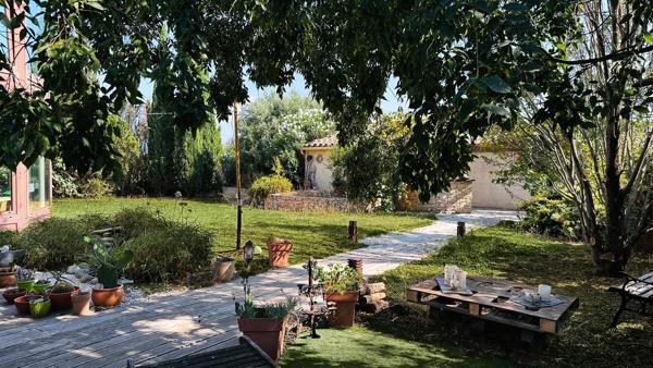 Maison 225 m² + studio sur 1 100 m² de terrain